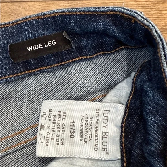 Judy Blue Dark Wash Cropped/ Wide Leg Jeans - Picture 4 of 5